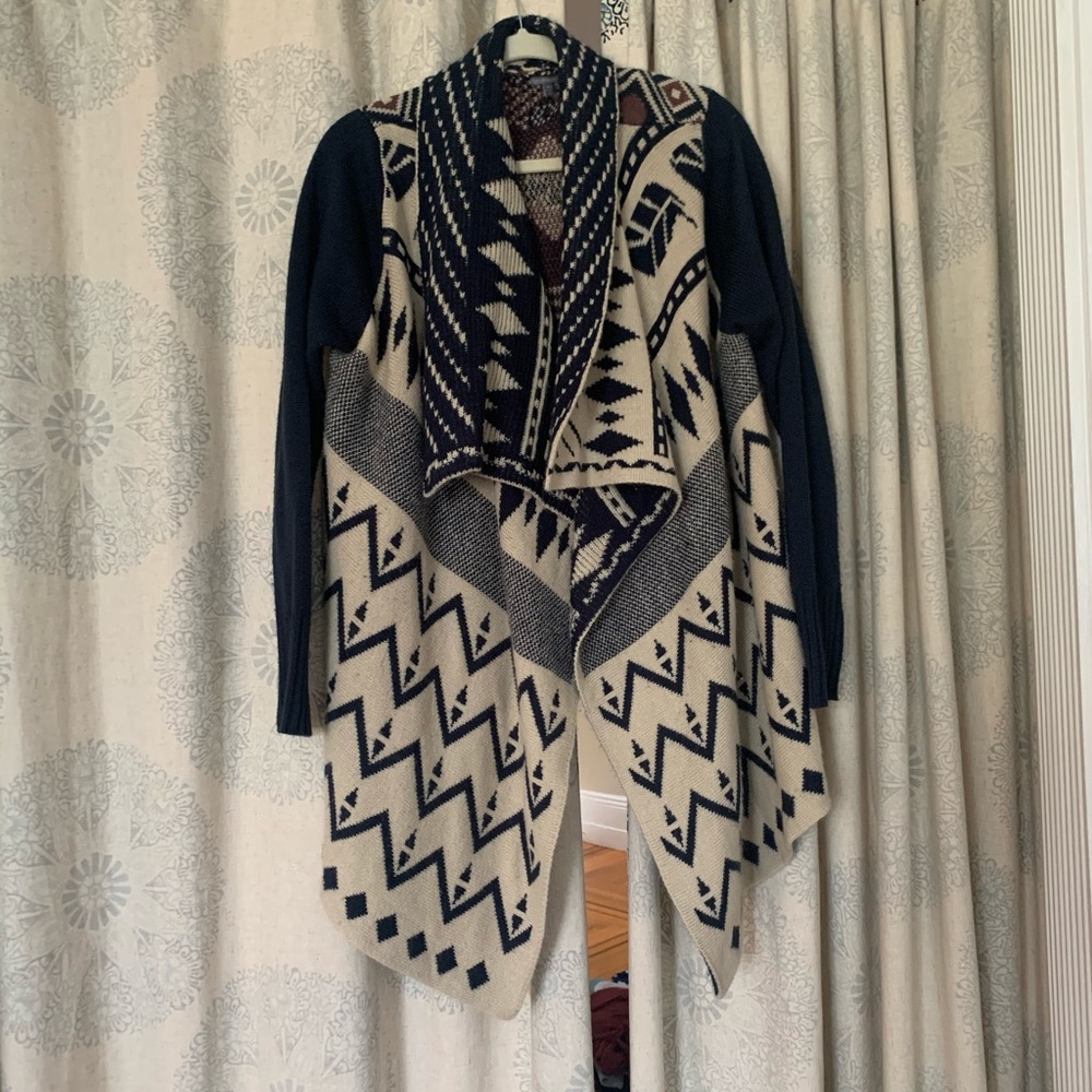 CHARLOTTE RUSSE OVER SIZED ASTEC SWEATER